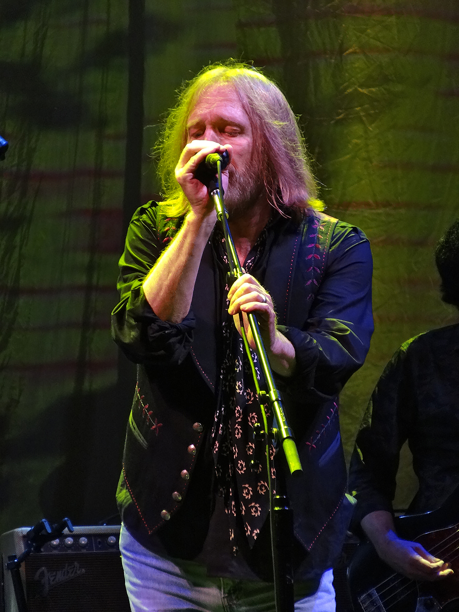 TomPettyAndTheHeartbreakers2014-09-20CruzanAmphitheaterWestPalmBeachFL (5).jpg